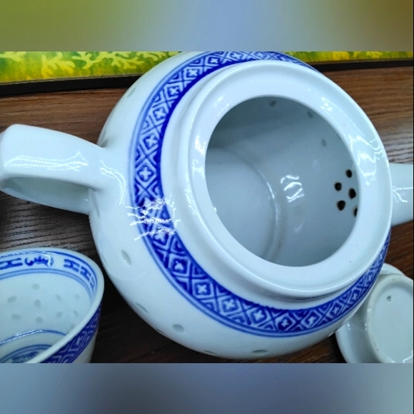 VINTAGE CHINESE RICE PATTERN PORCELAIN TEAPOT & 3 CUPS BLUE & WHITE CHINA - Picture 8 of 16